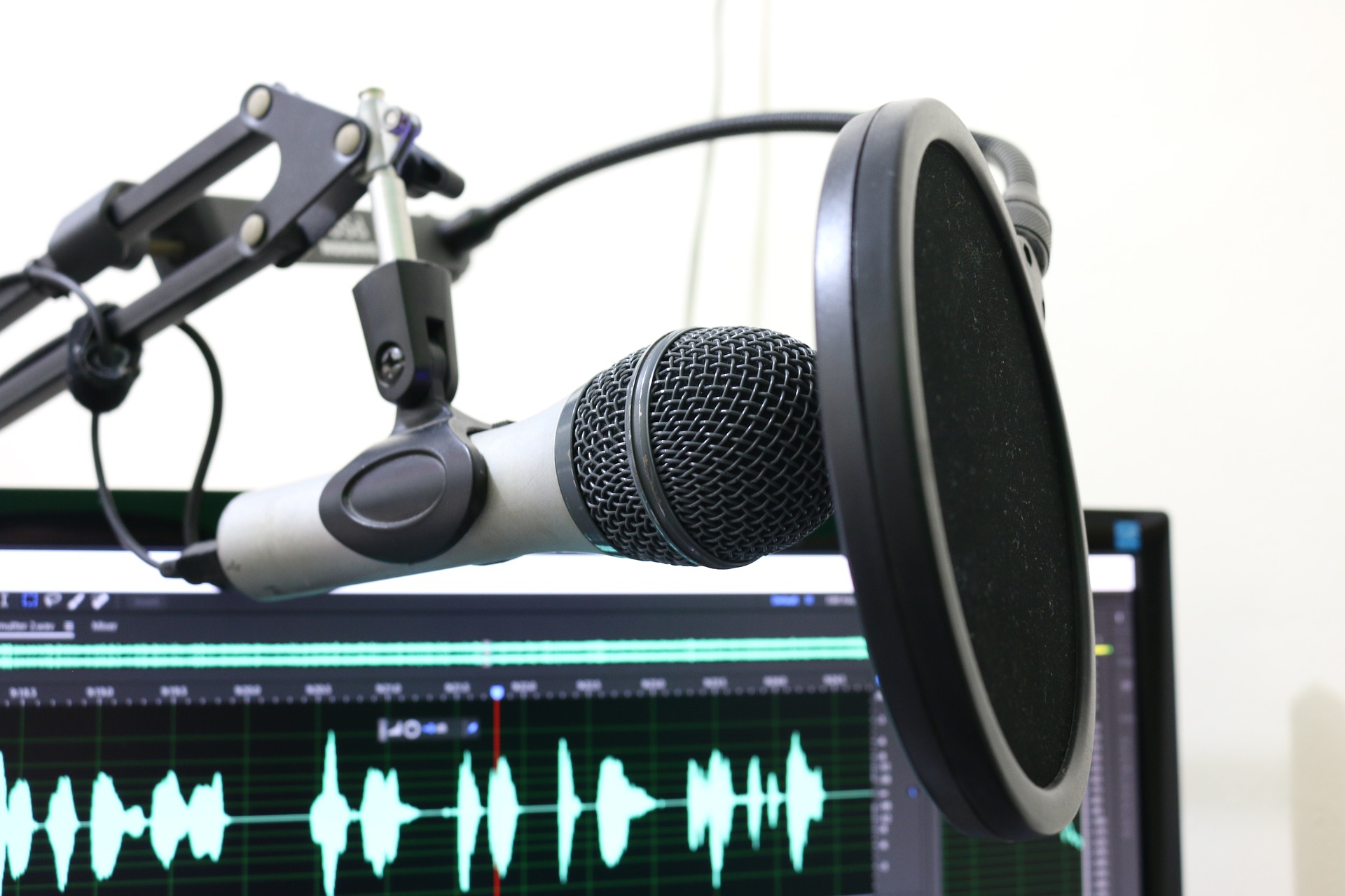 microphone and software used for real estate podcasting